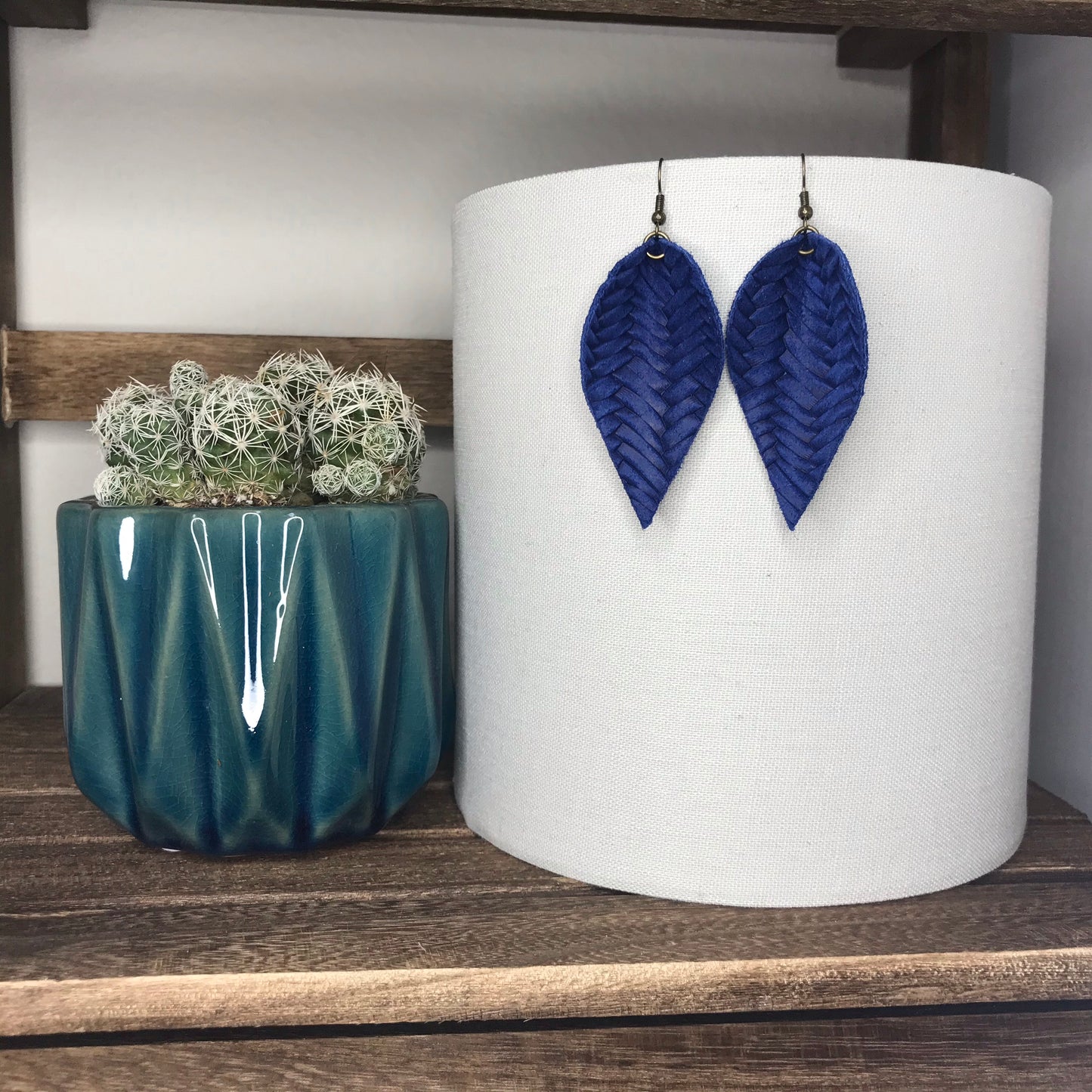 Hoja (wide) Leather Earrings