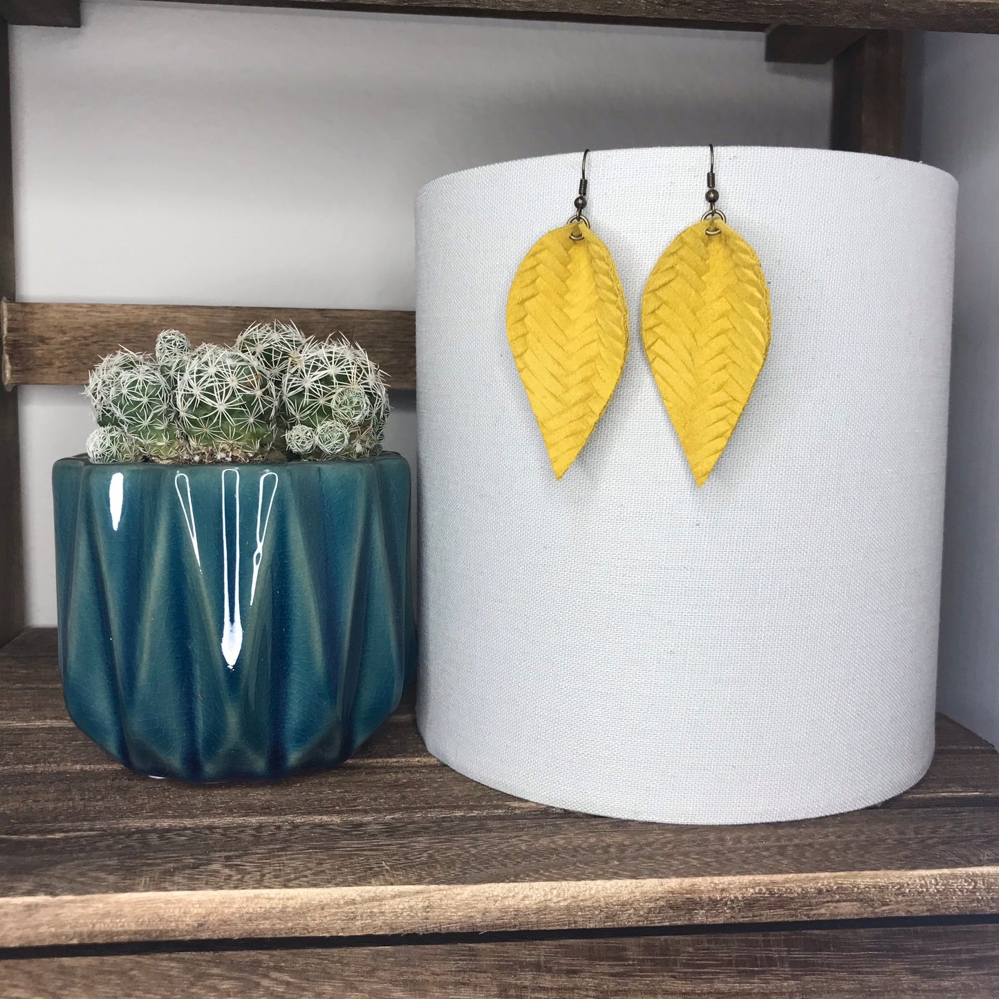 Hoja (wide) Leather Earrings