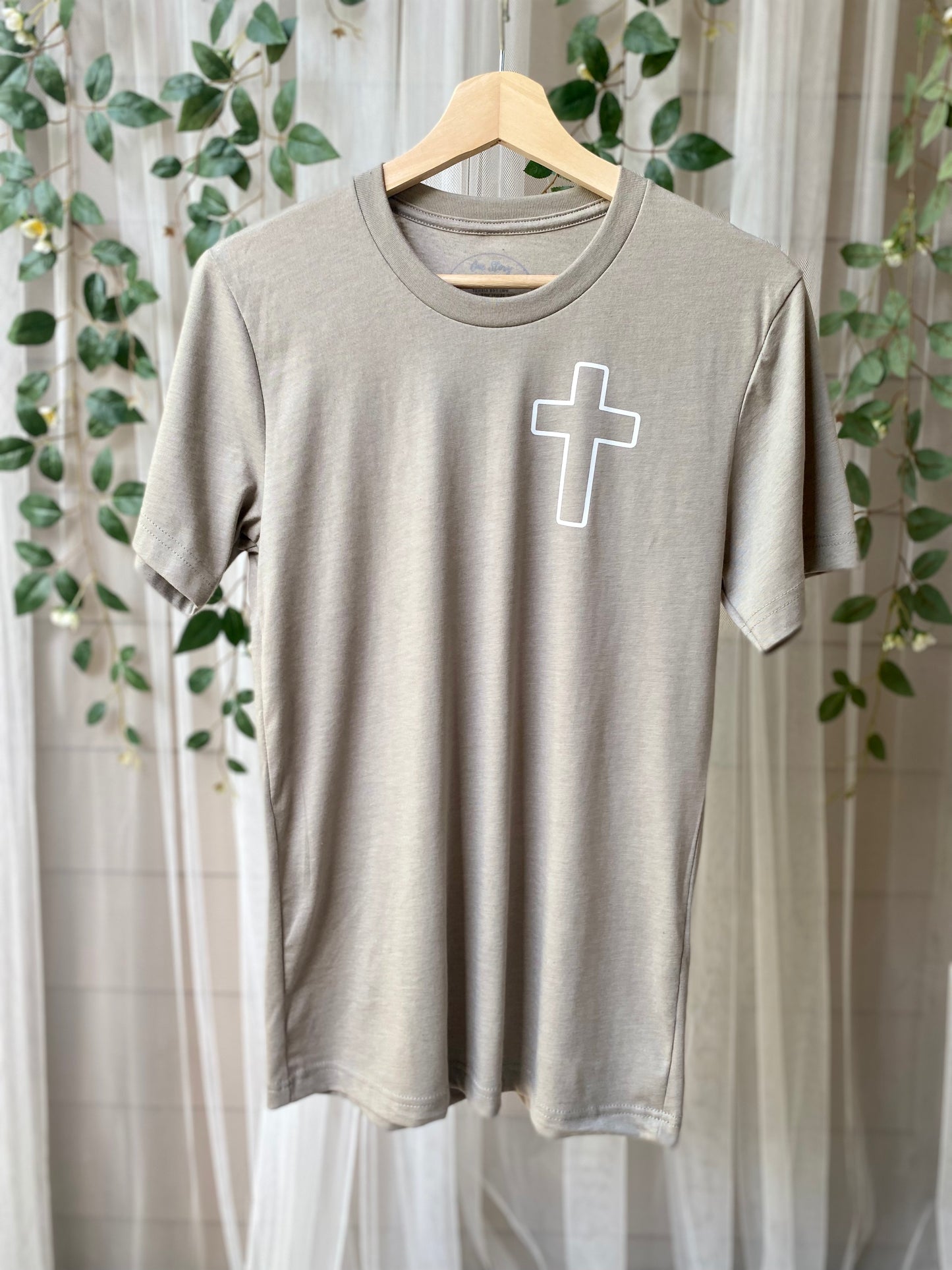 Cross - Romans 5:8 Tee